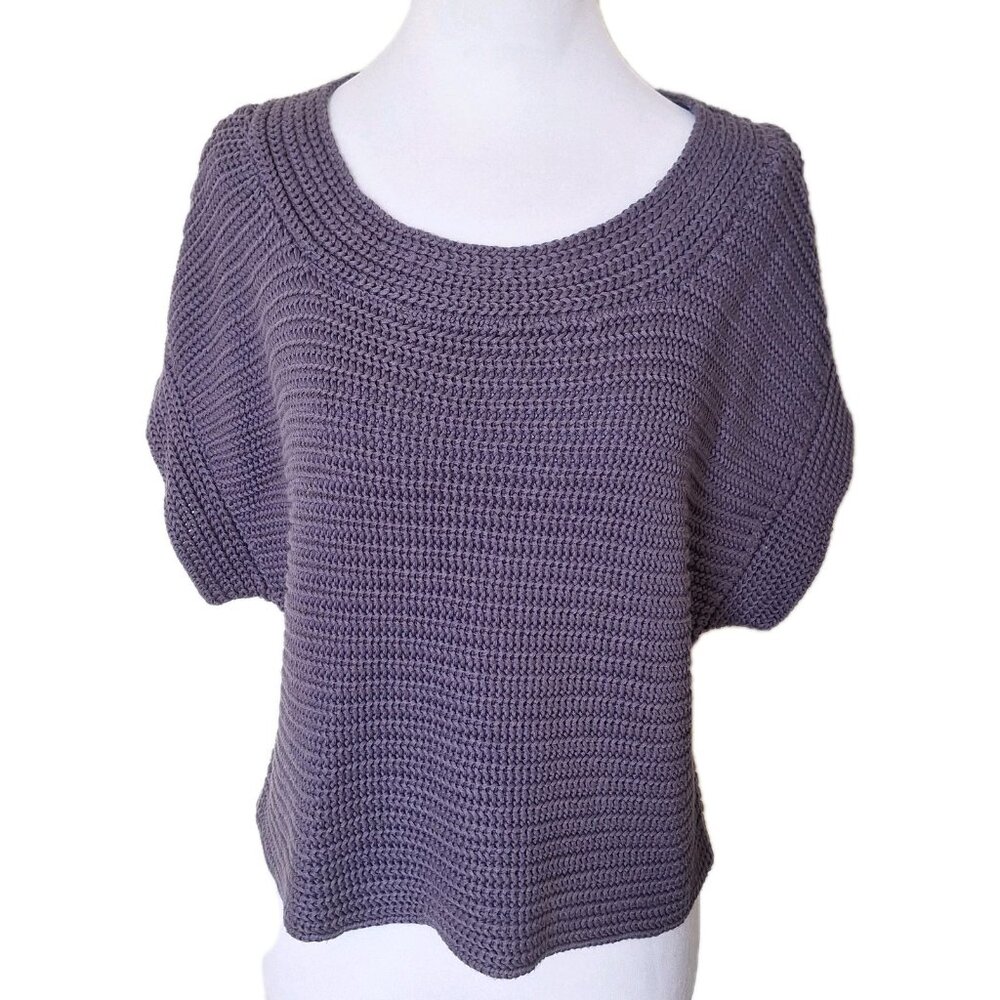 DESIGN HISTORY SHORT SLEEVE SWEATER SIZE MEDIUM